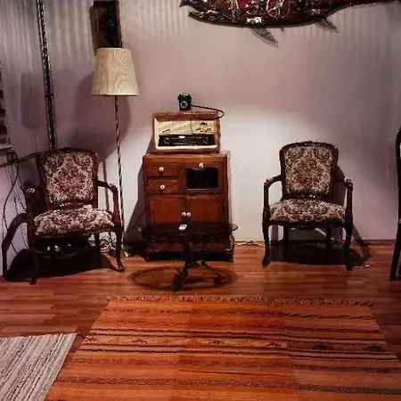 Antalya Kaleici Oezel Muestakil Bahceli Villa